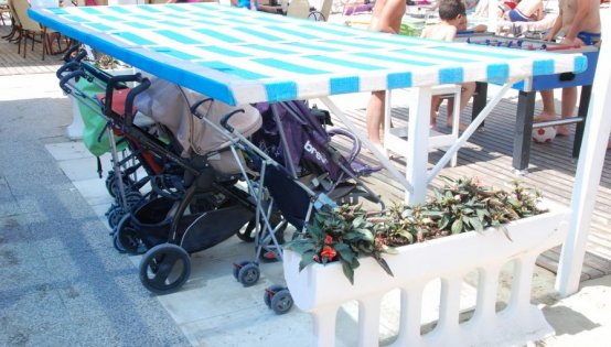 PARCHEGGIO PASSEGGINI IN SPIAGGIA PARCHEGGIO PASSEGGINI IN SPIAGGIA