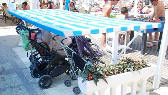 PARCHEGGIO PASSEGGINI IN SPIAGGIA PARCHEGGIO PASSEGGINI IN SPIAGGIA